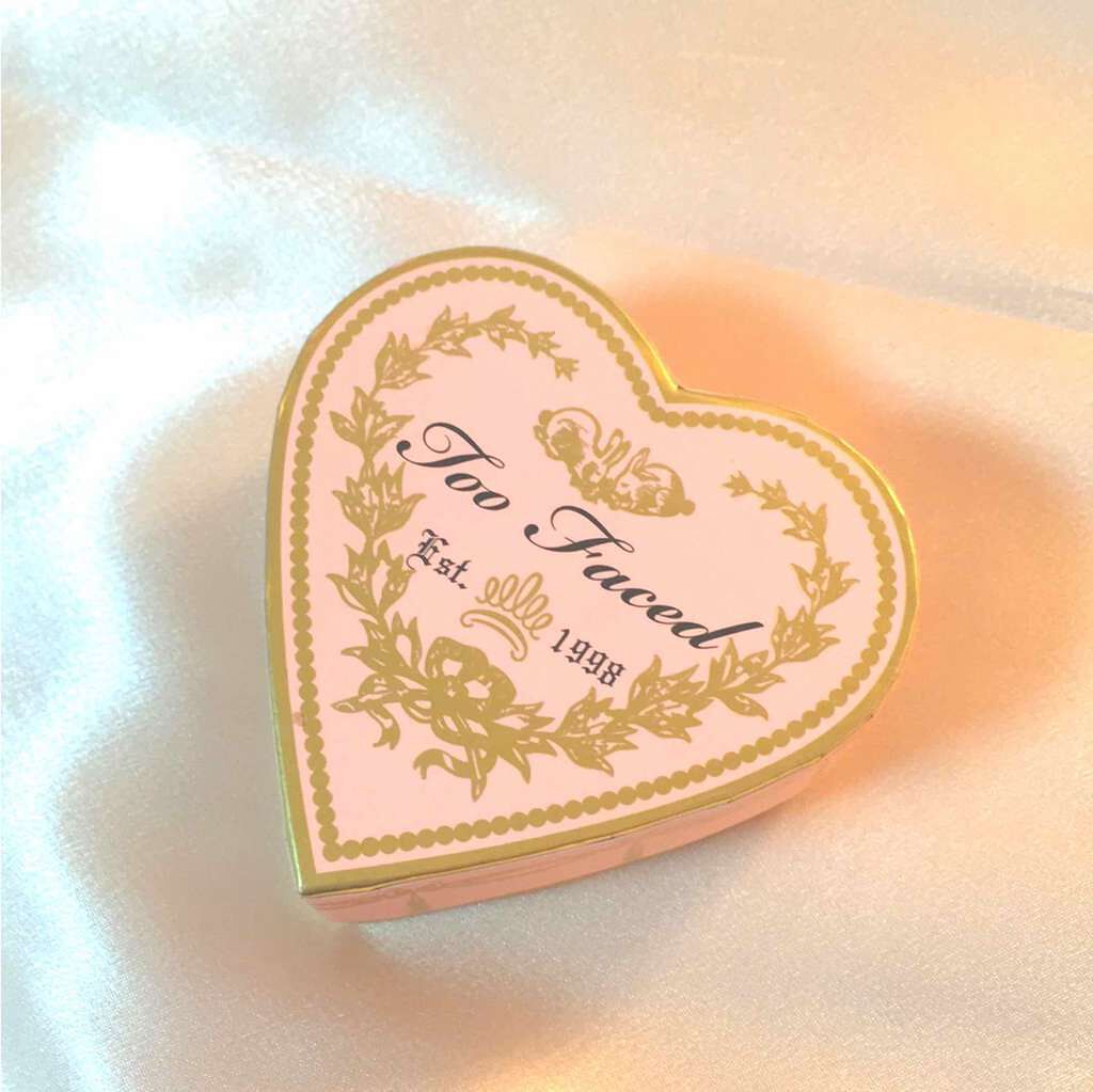 Too Facedのチーク⸜( ´ ꒳ ` )⸝♡︎♡
Too Facedのコスメはいちいち
見た目がツボ過ぎる…！♡
小さなラメが入ってるので自然な
可愛らしいほっぺになります(❁︎´꒳`❁︎)


『Too Faced SWEETHEA