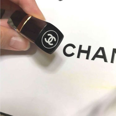 ✔CHANEL ROUGECOCOSHINE 116
*
キレイで女の子らしいピンクです
*
唇はいつまでたってもうるうるプルプルで
発色すごくいいけどくどいピンクではなく
ナチュラルメイクにも使えます