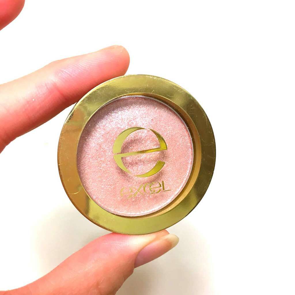 シャイニーシャドウ N/excel/単色アイシャドウを使ったクチコミ（1枚目）