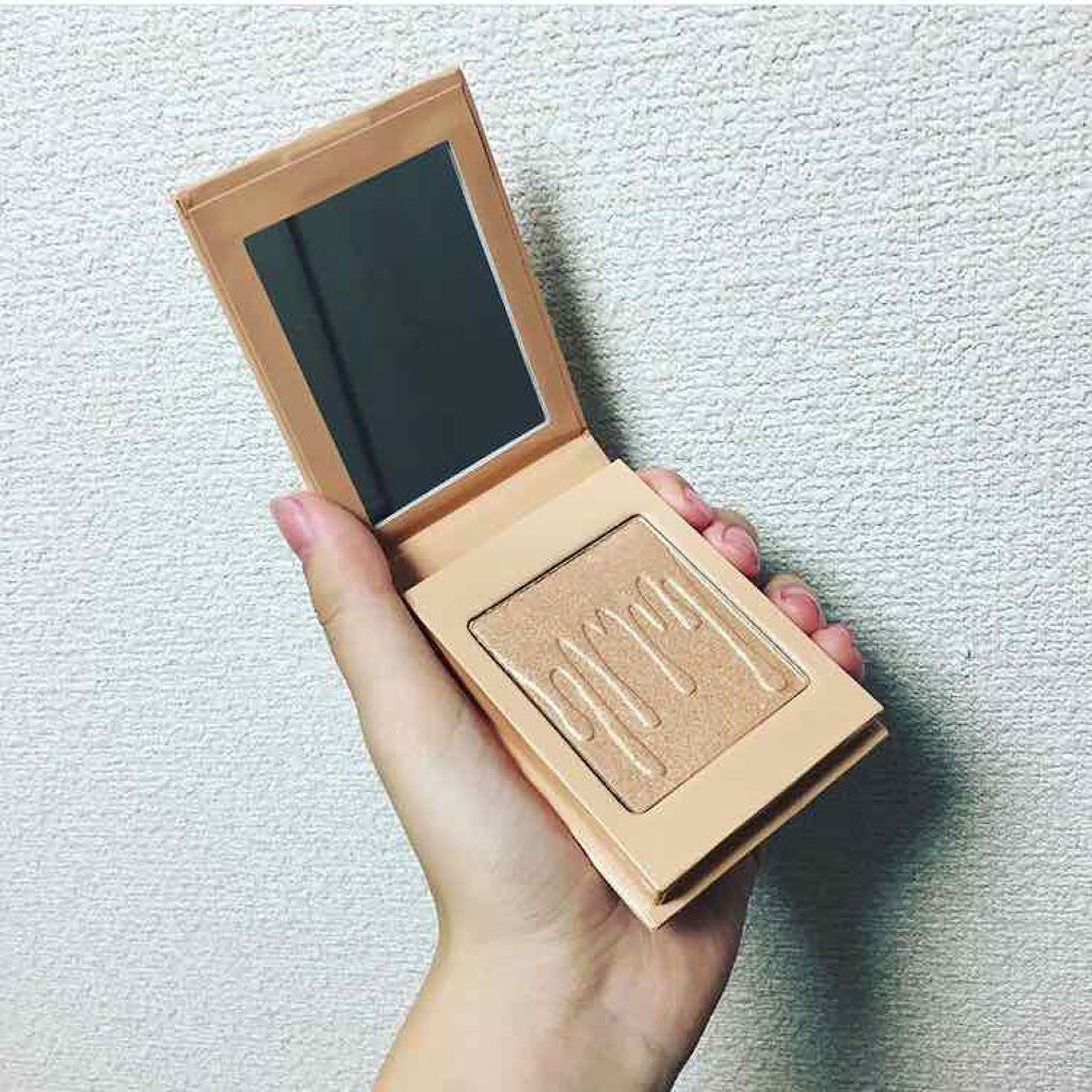 Kylighter / PRESSED ILLUMINATING POWDER/Kylie Cosmetics/パウダーチークを使ったクチコミ(1枚目)