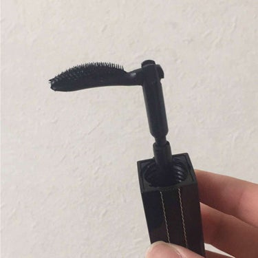 GIVENCHY ノワール・アンテルディのクチコミ「givenchy NOIR INTERDIT MASCARA
ブラシの部分が折れるタイプで、塗.....」（2枚目）