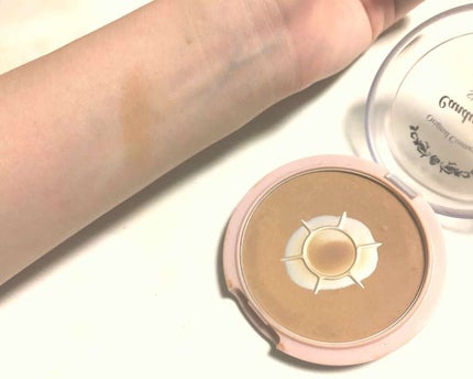 CandyDoll シェーディングパウダーNのクチコミ「キャンディドール シェーディングパウダーN
底見えです!
すごくお粉がサラッとていて、ブラシ.....」(2枚目)