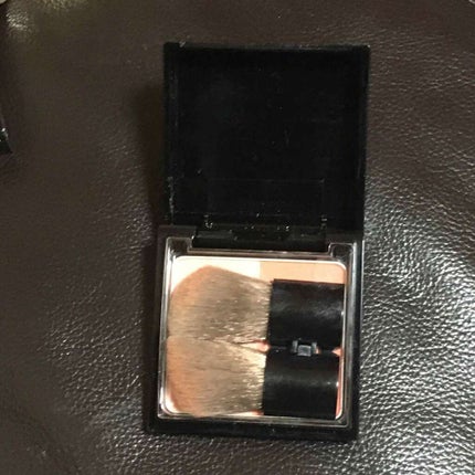 KATE ハイグレードカバーパウダーのクチコミ「ケイトの3Dコントラスティングチークス
色はほほ紅
薄めで大人っぽくメイクしたいときにオススメ.....」(2枚目)