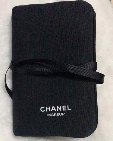 CHANEL レ ザンディスパンサーブル ドゥ シャネル 2017のクチコミ「クリスマスコフレでCHANELのブラシセットを購入❤勿体なくて使えないかも。。。😅
私の地域で.....」（1枚目）