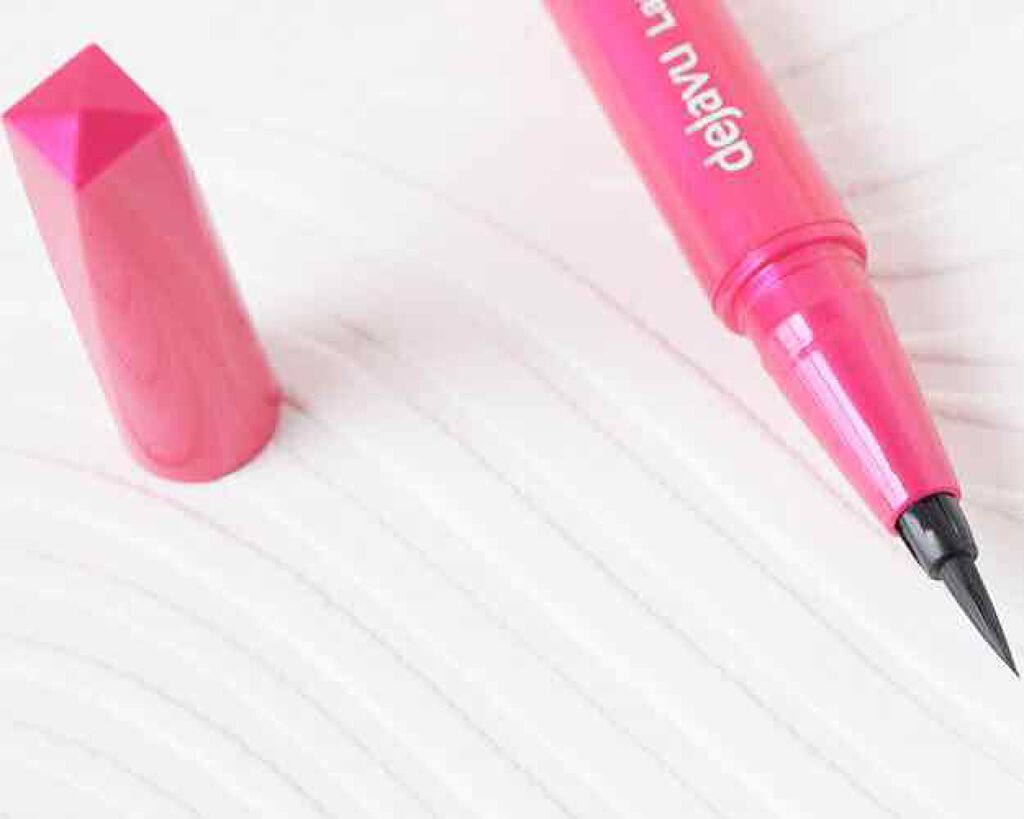 「密着アイライナー」しなやか筆リキッド/デジャヴュ/リキッドアイライナーを使ったクチコミ(1枚目)