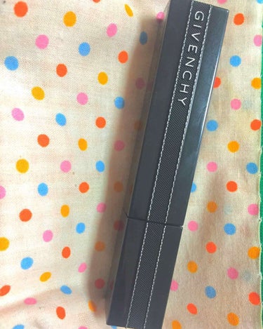 GIVENCHY ノワール・アンテルディのクチコミ「givenchy NOIR INTERDIT MASCARA
ブラシの部分が折れるタイプで、塗.....」（1枚目）