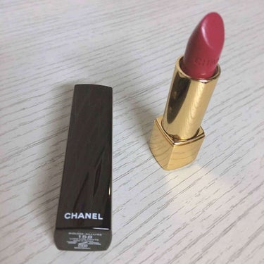 CHANEL   口紅


･ シャネル  ルージュ アリュール
･ 品番  １５８
･ ヴィルヴォルタント


マットでテクスチャーは硬めです。
マットがお好きな方にはおすすめです(^^)

ただ、時