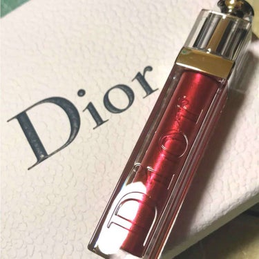 Dior アディクトグロス 776 ルビーエッセンス


クリスマス限定色ということで購入😊
ゴールドのラメが入った
とても綺麗なお色です！！！

唇もぷるぷるになり、乾燥することなく
とっても気に入っ