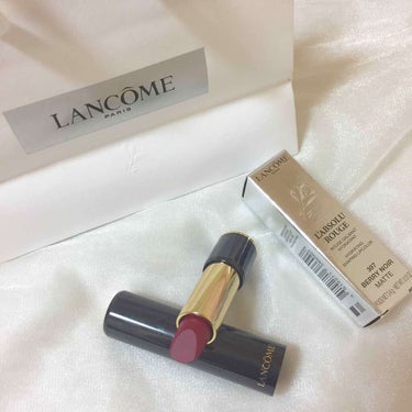 ランコムのラプソリュルージュ397💄
めちゃくちゃ発色がよくて、軽く塗っただけではっきり色が付きます
かなり紫寄りな色です
イエローベースの方にはあまり似合わない色かもしれません
2枚目が、一度塗りした