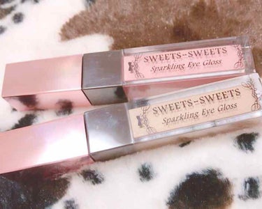 SWEETS-SWEETS
スパークリングアイグロス
<04スモーキーピンク><07ハニーゴールド>

1本で簡単にグラデーションになれる密着濡れツヤアイグロス。
皮脂崩れしにくく、二重の溝にも溜まりに