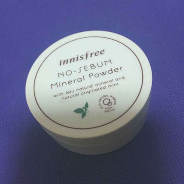 🖇innisfree(イニスフリー) - NO SEBUM Mineral Powder

韓国で大人気のイニスフリーのパウダーが
どうしても欲しくてメルカリで
750円くらいで購入しました！
粉は白色