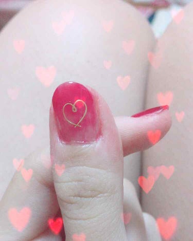 今回はキャンドゥさんのリキュールネイルを使った簡単グラデネイルを紹介します💅

1  ベースコートを爪全体に塗ります！(持っているものでキャンドゥさんのを私は使っています)

2 TMリキュールネイルの