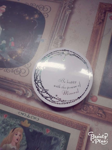 インテグレート ミネラルグロー プレストパウダーのクチコミ「サラサラした感覚で皮脂を抑えてくれます!
付けすぎた時はスポンジの裏側(ふわふわした方)で調節.....」(1枚目)