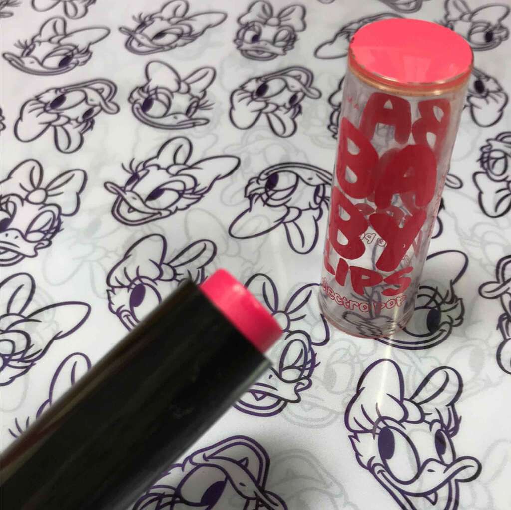 リップクリーム エレクトロポップ/MAYBELLINE NEW YORK/リップケアを使ったクチコミ（2枚目）