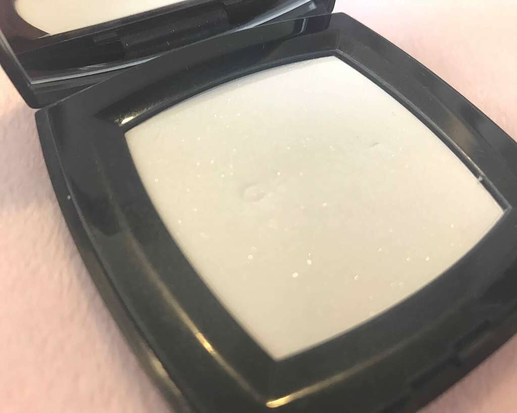 プードゥル ルミエール グラッセ/CHANEL/プレストパウダーを使ったクチコミ（2枚目）