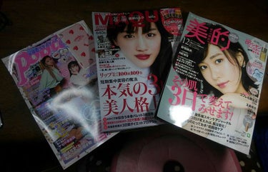 今日の購入したものです✨
　雑誌の付録がこんなに豪華ってすごいです😆
　買って良かったです✨
　ポップティーンのスマホケースはスマホをつけるとこがスライドできるので、使いやすいし、どんな機種でもあうと思