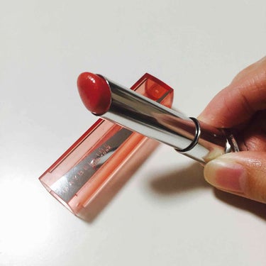 メイベリンニューヨークのリップフラッシュOR01です💄
自然な発色で、この色は特に血色が良く見えるので、就活に愛用してました🤗
潤いがあり、プチプラの割に落ちにくい🙏🏻
もうすぐこの色は使い切るので、リ