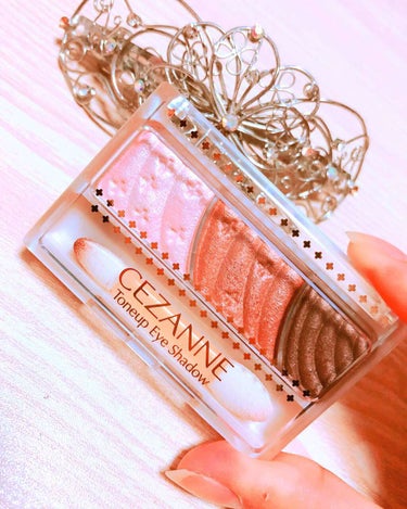 CEZANNEのトーンアップアイシャドウ04  ピンクブラウンです！

💄おすすめの使い方💄

🌟左の色をまぶた全体にのせます。（ブラシでのせるとふんわりのせることができます！）
🌟真ん中の色を二重幅に