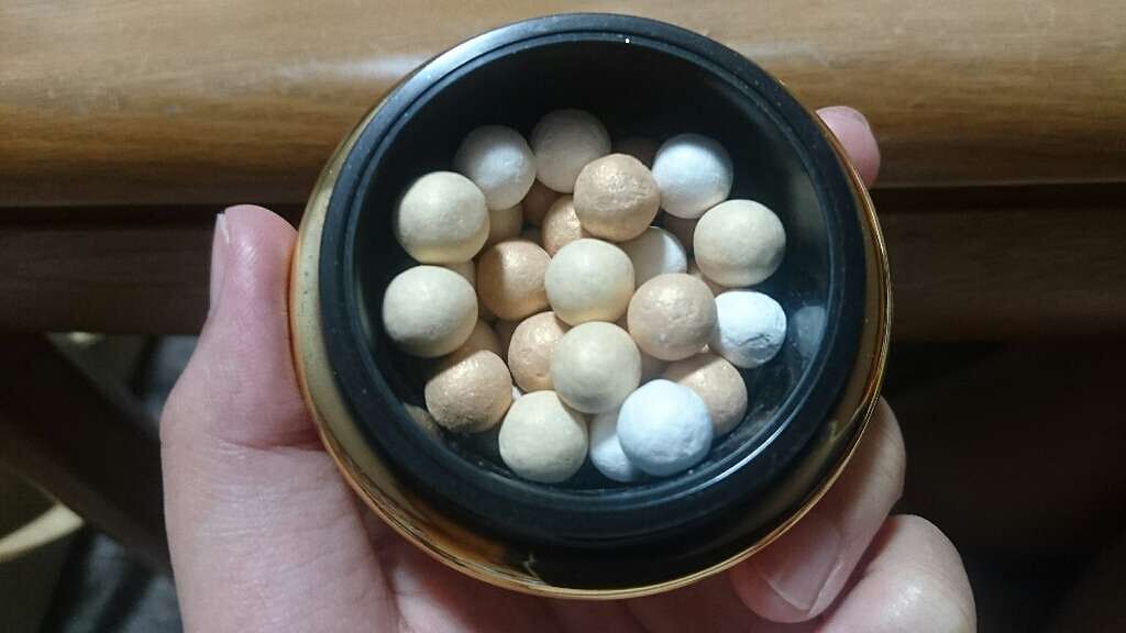 メテオリット ビーユ/GUERLAIN/フェイスパウダーを使ったクチコミ（2枚目）