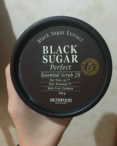 ブラックシュガー パーフェクト エッセンシャル スクラブ2X/SKINFOOD/洗い流すパック・マスクを使ったクチコミ（1枚目）