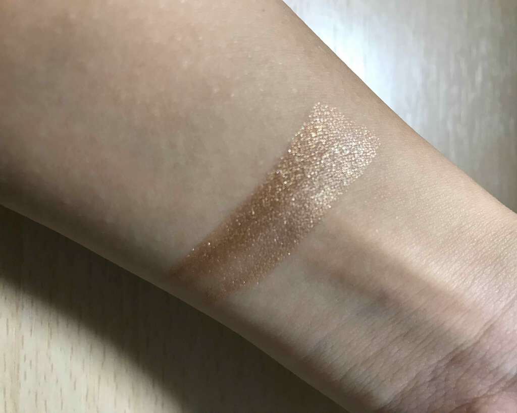 トーンオントーンアイシャドウ GD-1 スパークリング ゴールド/MAYBELLINE NEW YORK/スティックアイシャドウを使ったクチコミ（2枚目）