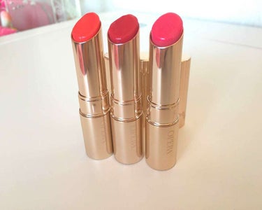 オペラリップティント💄🥀
１枚目(左から) 
03 アプリコット
06 ピンクレッド
02 ピンク

⚠️２枚目は上からピンク、ピンクレッド、アプリコットです

色味も塗ったツヤ感もとても可愛い❕
そし