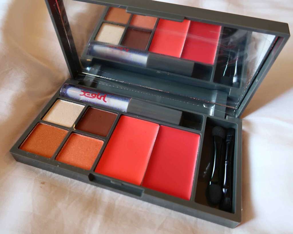 K_M on LIPS 「雑誌の付録です(o^^o)最近の付録は化粧品が増えてとても嬉し..」(1枚目)