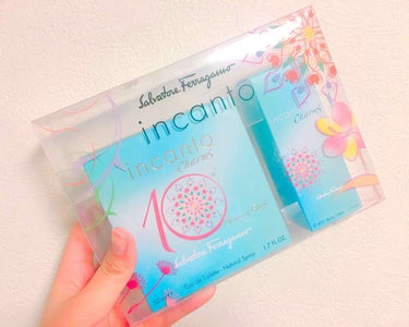 おすすめの香水を紹介します💓

lncanto charmsっていう香水！
値段もお手頃でいい匂いだからすごくオススメ！リピ３回目👀

甘い匂いは苦手なんだけどこれは甘い匂いと爽やかな匂いがするから飽き