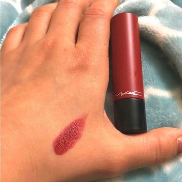 MAC LIPTENSITY LIPSTICKのFire Roastedです💄

普段はLIPSTICKのRetroという色味の物を愛用しており、とっても大好きなカラーなんですがもうちょっと赤みのあるブ