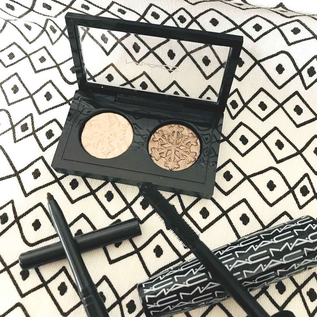 M・A・C スノーボール アイ バッグ/スモーキー ゴールド 【ホリデーコレクション 2017】のクチコミ「M・A・C
スノー ボール アイ バッグ/スモーキー ゴールド
¥7,800（税抜）

マック.....」（2枚目）