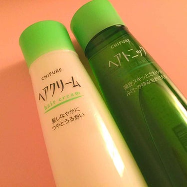 〜ちふれ〜
ヘアクリーム ＆ ヘアトニック

こちらのヘアクリームとヘアトニックはヘアケア用品です。

ヘアクリームは髪の毛のケア → 
髪しなやかに
つやとうるおい

ヘアトニックは頭皮のケア → 
