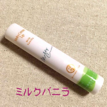 ✻メルティークリームリップ・¥450+税✻


リップクリームを忘れて外出しちゃって慌てて買ったんですが…良いです(*^^*)

唇の上でとろける様に塗れるのにベタベタしないし潤います。
モチはそんなに