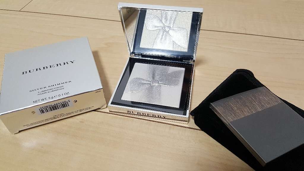 シルバーシマーイルミネーティングパウダー/Burberry Beauty/プレストパウダーを使ったクチコミ（1枚目）