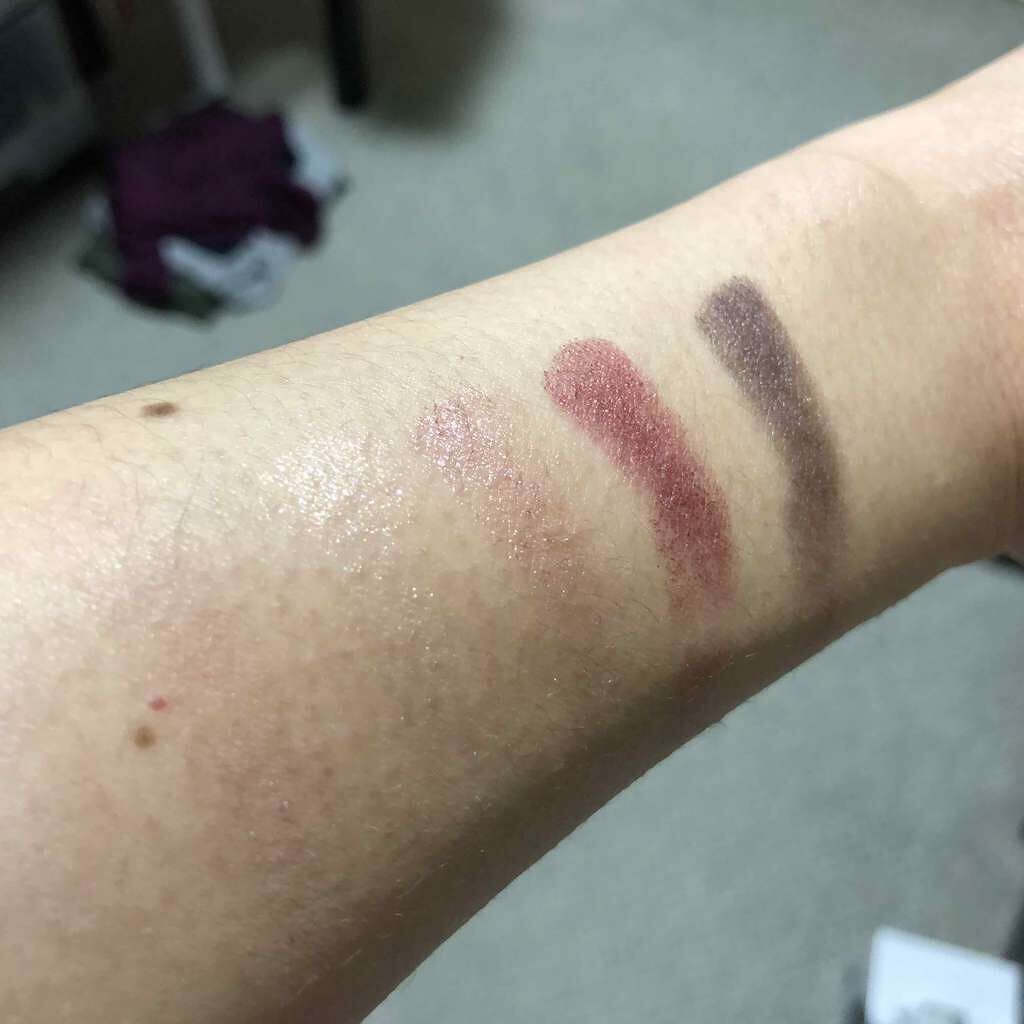 美羽 on LIPS 「11月1日発売の限定パレットです。私はピンク系の「ピンクギャラ..」(3枚目)