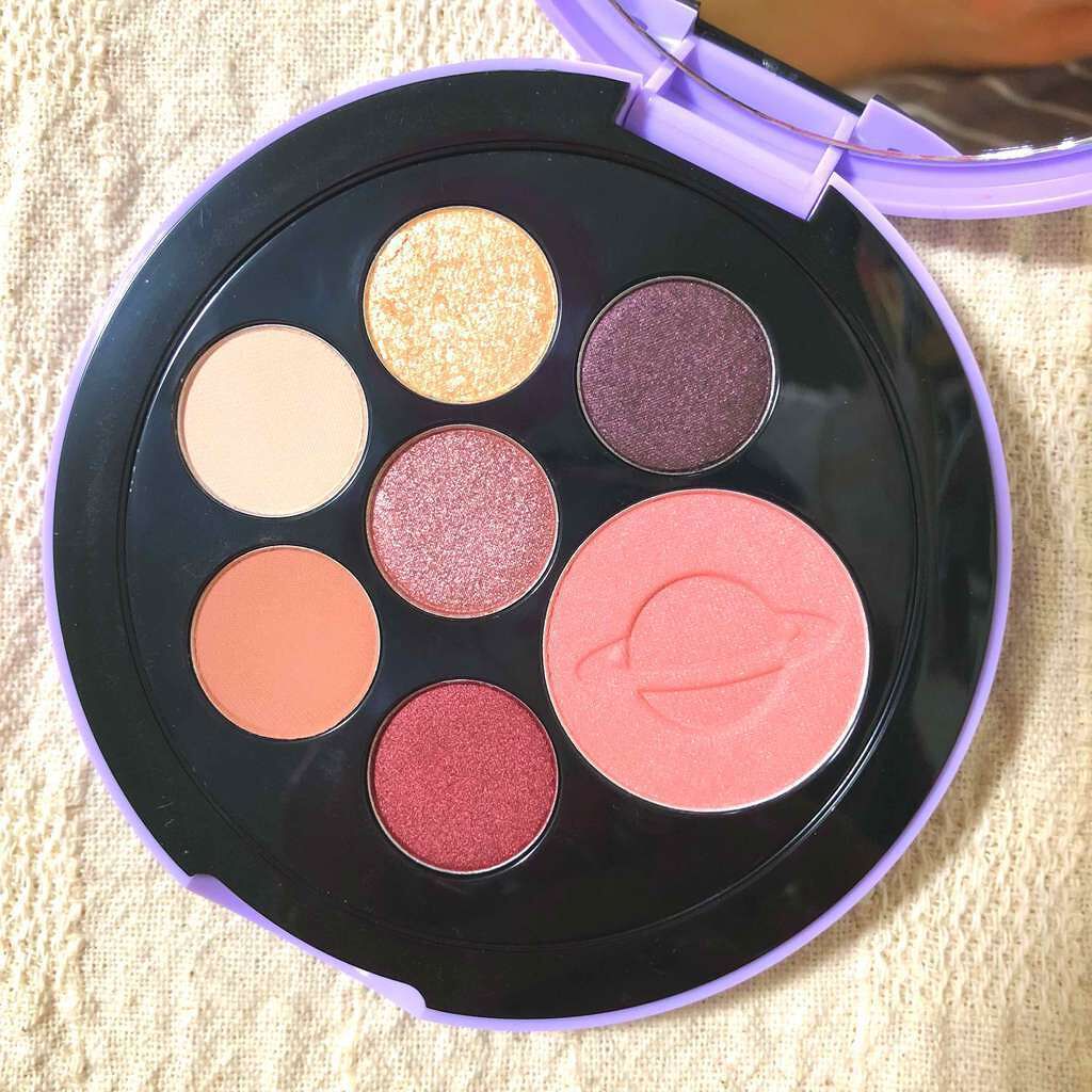 美羽 on LIPS 「11月1日発売の限定パレットです。私はピンク系の「ピンクギャラ..」(2枚目)