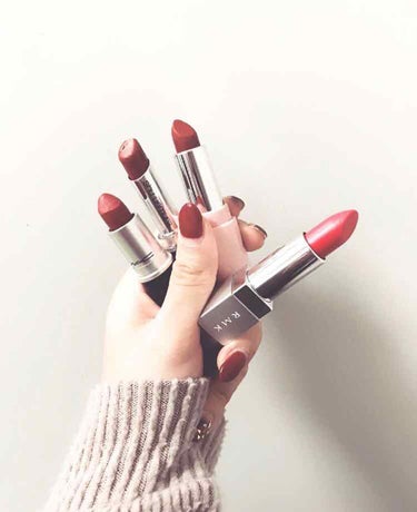 
＊Mac:リップスティックロシアンレッド
他の口紅に比べるとやや取れやすいです😔
でもマットで可愛いのでまだ愛用してます♡

＊shu uemura:ルージュアンリミテッドRD170
良すぎてもう文句