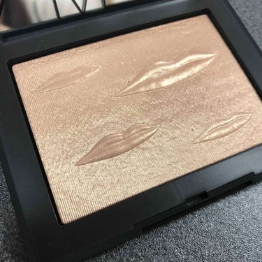 NARS エクスポーズドグローハイライター