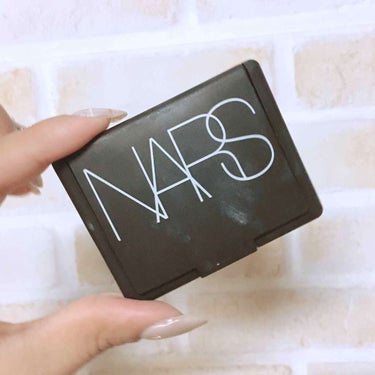 NARS  アイシャドウ


･ ナーズ   アイシャドウ
･ デュオアイシャドー
･ 品番  ３９０２


オレンジ系のアイシャドウです🍊

ラメ入りとマットの2種類で
ナチュラルに仕上がります☺️
