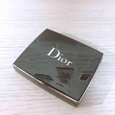 Dior  パウダーチーク


･ ディオール  ブラッシュ
･ 品番  ８８１
･ ROSE COROLLE

￥ ６，１５６ (税込)

こちらのチークは、
青みピンク系です☺️🎀

発色がとてもよ