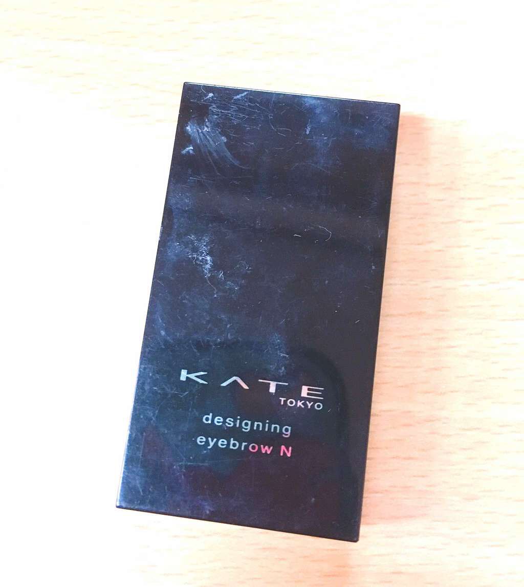 ケイト
デザイニングアイブロウN EX-4
ライトブラウン系🎀

大人気のケイトのアイブロウ❣️

眉毛の間を埋めたり、
わたしはマットなアイシャドウにしたいとき
目尻の下に一番濃い色を乗せたりしています🍓

ノーズシャドウもついている