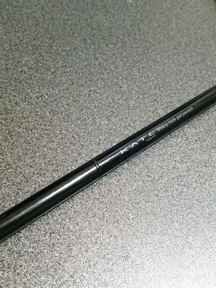 KATE シャープロックジェルペンシルのクチコミ「見辛くてすみません。
ケイトのジェルアイライナーです。
最近上まぶたの粘膜をきっちり埋めてい.....」(1枚目)