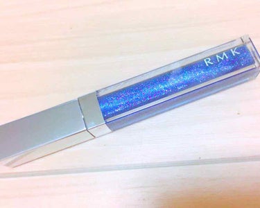 ♡ RMK リップジュエリーグロス 11 ワンダーブルー 2200円 ♡


☆比較してるのは同じリップジュエリーグロスの03 ベビーブルーです。




私は流行り物が大好きなので、リップジュエリーグ