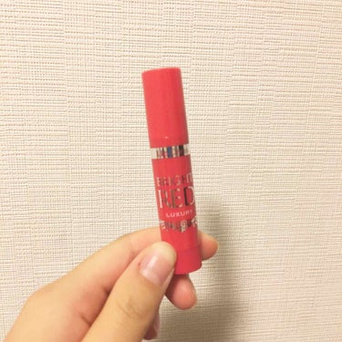 ※3枚目に唇のドアップあり‼️

リップドレスR BRIGHT RED です❕

ドラッグストアで購入しました

❁シアバター、ホホバオイル配合
❁紫外線から守ってくれるSPF12
❁ほんのりとカモミー