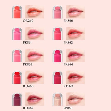 Visee クリスタルデュオ リップスティック💄

ずっと発売から気になって、でも欲しい色が全然売ってなくてやっと買えました！！😭😭
あったときは、嬉しすぎました！❤︎

色は、RD462レッド系です！3枚目の写真の、1番下の左の色です！
 
どんだけ探したことか…。。

自分の元々の唇の色が結構赤いので、グラデーションってわかるレベルではないですがとっても可愛いです！
色味もどストライク♥️🎶

赤リップが好きな人は好きな色だと思います！

星5上げたいけど、少し匂いが気になりました💧
ネットで見たら無印良品のお店の匂いって言ってた方がいましたが、まさにそんな感じです😂

嫌ではないですが、少し気になるかなーって感じです👌🏻
気になる人は最初にテスターとかで確認したほうがいいです！
色持ちもいいです！

OR260、RD460、RD461がとっても気になるのでまた買ってみようと思います☺️
ピンク系が似合わないので😔

最後までてくれて有難うございました！
の画像 その2