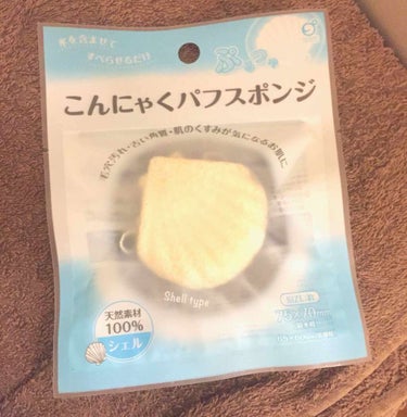 キャンドゥで購入しました～😑💞

乾燥してる状態だとゴツゴツしてていびつな形ですが、水を含ませると少し膨らんで綺麗な形に！

最初は中まで水を染み込ますのに少し時間がかかりました！

そこまでプルプル柔