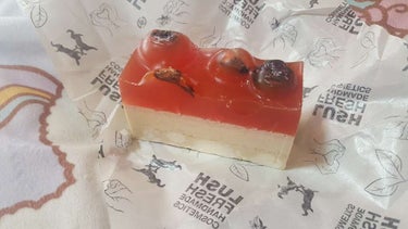 LUSHの冬といえば！スノーなんちゃら！今年は なんちゃらスノーなんちゃら こと  ソーシースノーケーキ でした。ソーシーってなんだよ……って思ったんですけどsaucyなんですね。
去年のスノーキャッス