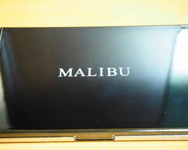 マリブビューティー 55色 アイシャドウパレットのクチコミ「MALIBUのアイシャドウパレット

⚠️2枚目の写真はライトを付けて明るくして撮りました

.....」（3枚目）