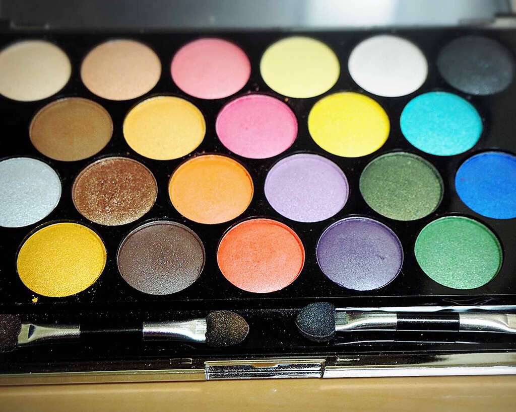 55色 アイシャドウパレット/マリブビューティー/アイシャドウパレットを使ったクチコミ(2枚目)