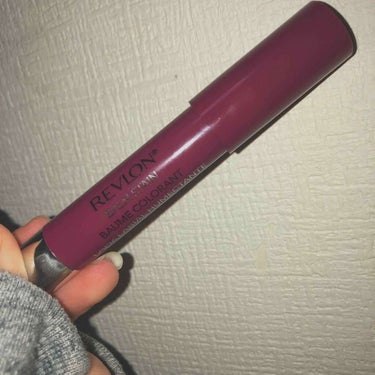 Revlon（レブロン）
バームステインの05番CRUSHのカラーです❕

秋冬の季節になってきてバーガンディ色のリップが欲しくてこちらを購入しました💫
紫に近い暗めのリップです💄
結構見たまま発色して