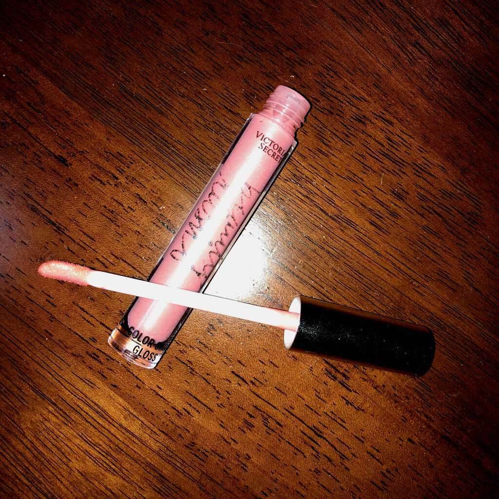 COLOR SHINE GLOSS/victoria's secret (ヴィクトリアズシークレット)/リップグロスを使ったクチコミ(2枚目)